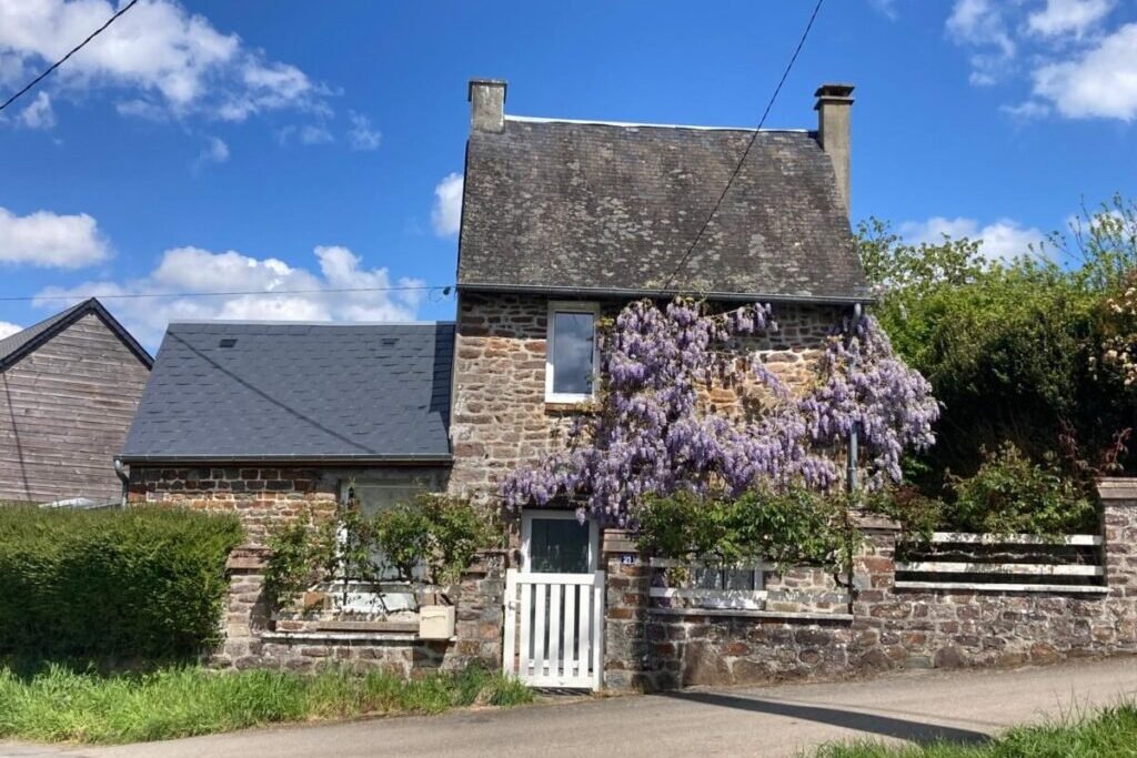 gîte dog-friendly à Clécy – façade de Paddy’s Cottage