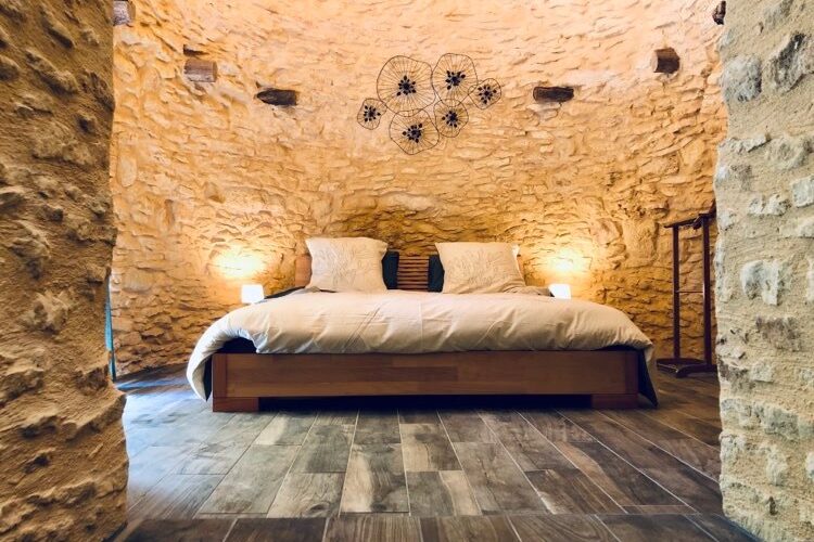 Chambre atypique dans la borie – hébergement dog-friendly Périgord Noir