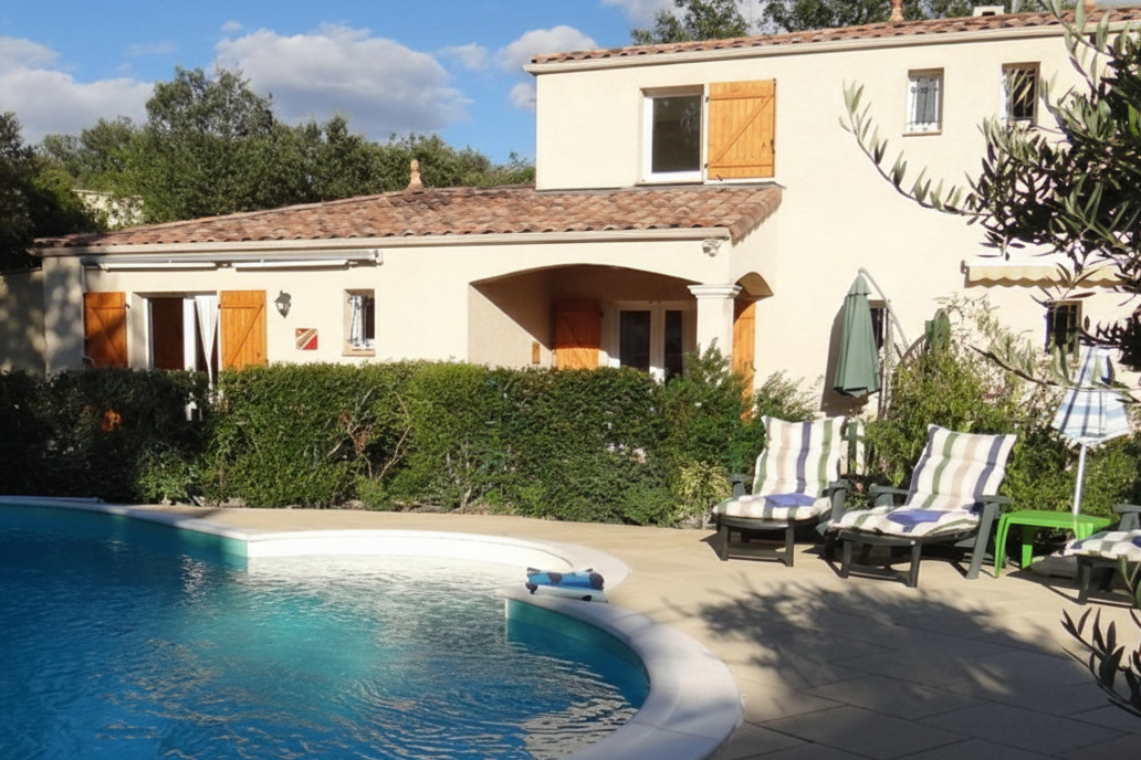 gites-caumette-piscine-herault-pic-saint-loup-vue-piscine-gites.png